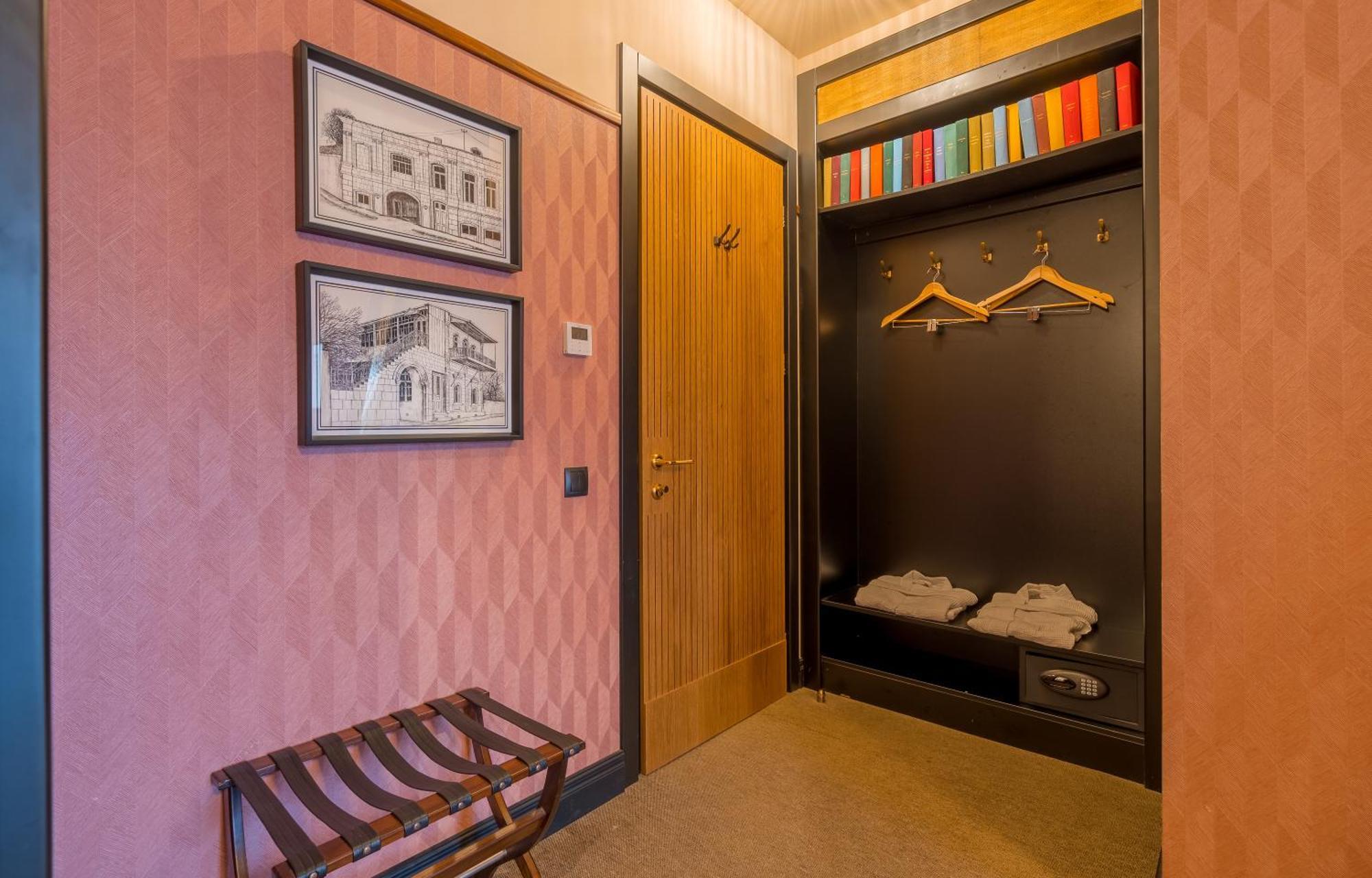 Communal Hotel Кутаиси Екстериор снимка