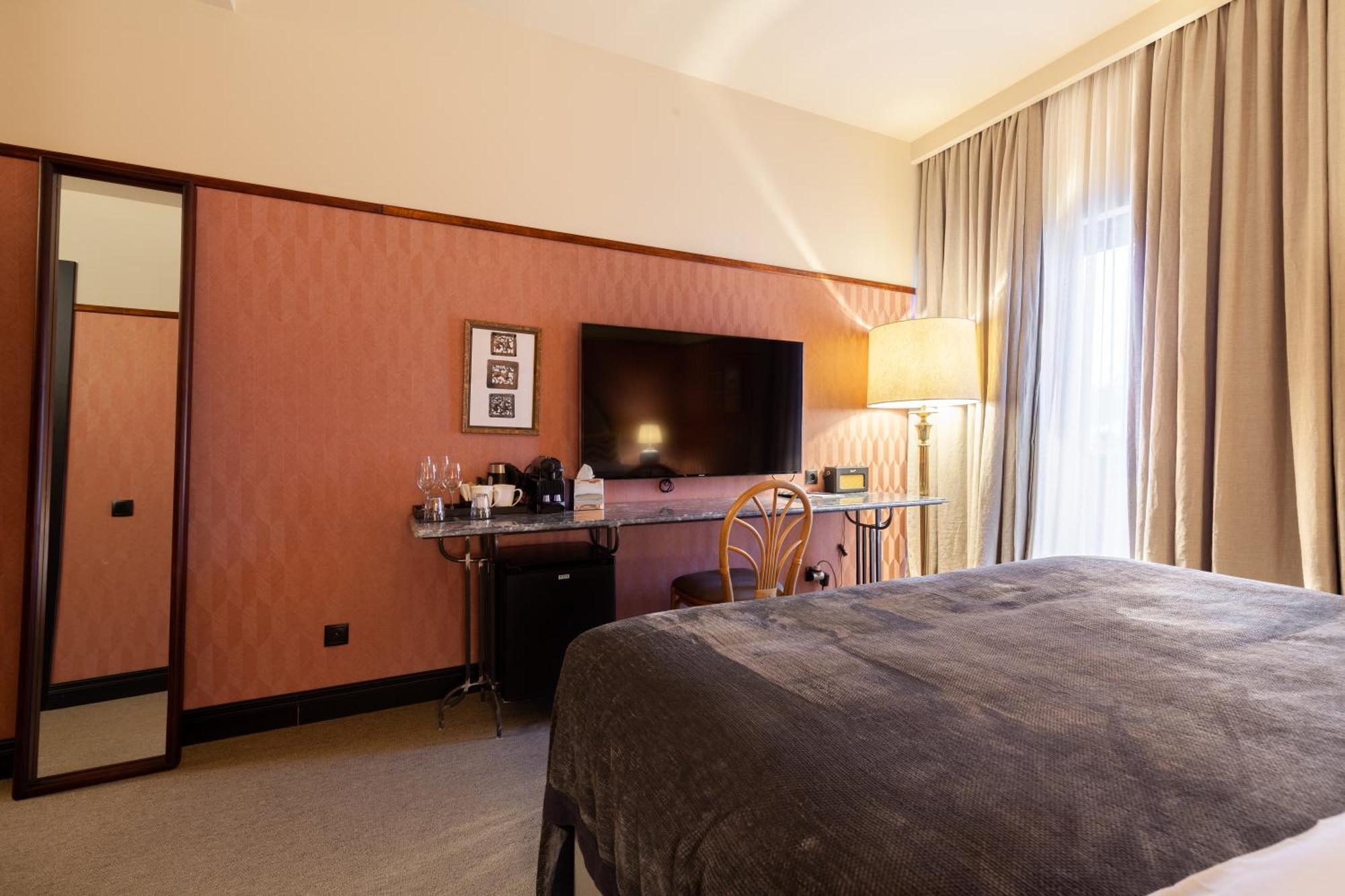Communal Hotel Кутаиси Екстериор снимка