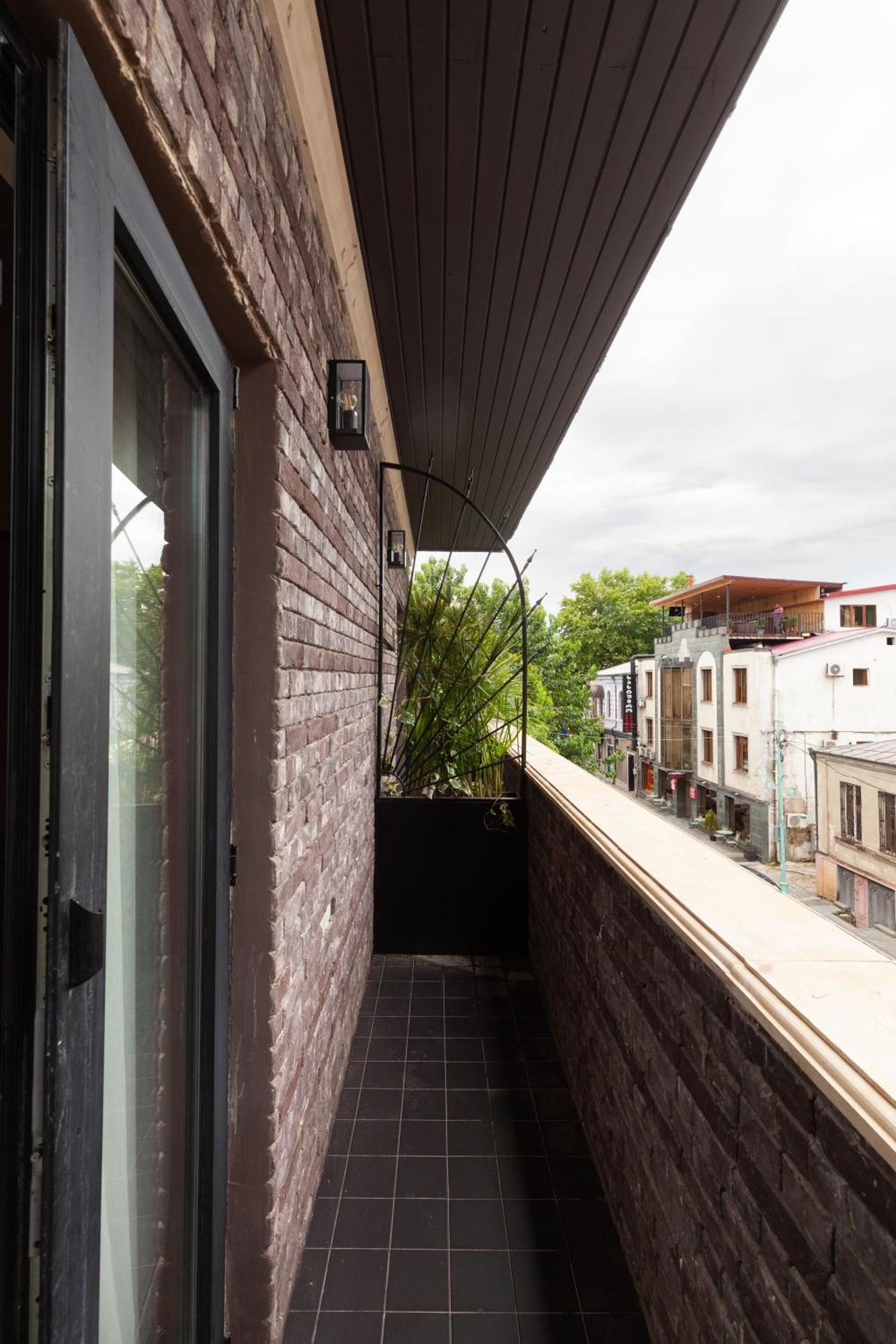 Communal Hotel Кутаиси Стая снимка